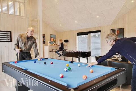 Neben den vielen schönen Stunden, die man im Poolbereich des Hauses verbringen kann, bietet das Luxusferienhaus 357 auch Spielevergnügen bei Billard/Tischtennis und Darts