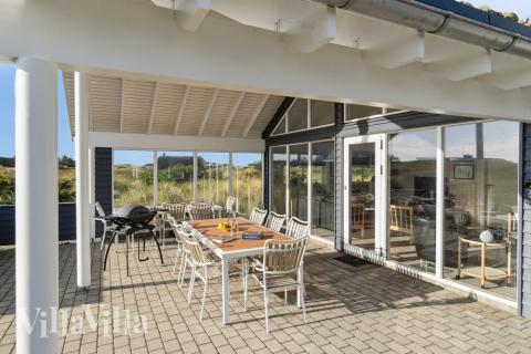 Auf der Terrasse des Ferienhauses Nr. 357 ist Platz für 18 Personen.