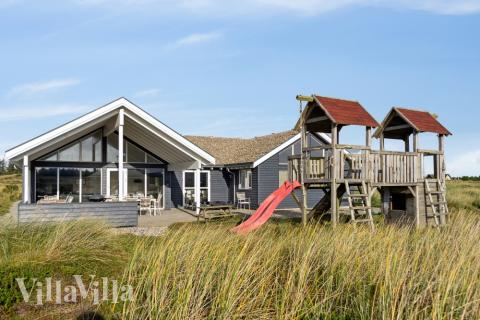 Genießen Sie einen Grillabend auf der Terrasse des Luxusferienhauses Nr. 357 in Westjütland