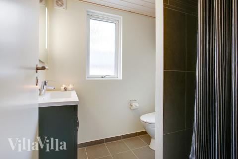 Eines der Badezimmer im Luxusferienhaus Nr. 362