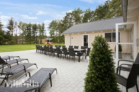 Das Luxusferienhaus Nr. 362 hat eine tolle Terrasse, die mit hochwertigen Gartenmöbeln für 24 Personen ausgestattet ist.