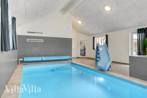 Der schicke Pool im Luxusferienhaus Nr. 362 für 24 Personen