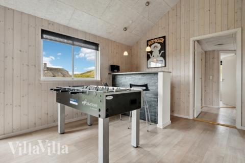 Das Luxusferienhaus 363 für 20 Personen hat einen großen Aktivitätsraum mit u. a. Billard und Darts