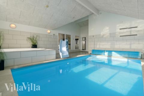 Der schicke Pool im Luxusferienhaus Nr. 363 für 20 Personen