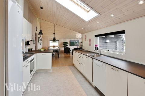 Die Küche in dem Luxusferienhaus Nr. 366 ist so gut ausgestattet, dass man problemlos Mahlzeiten für 14 Personen zubereiten kann.