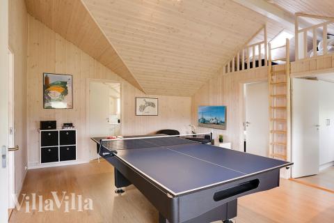 Neben den vielen schönen Stunden, die man im Poolbereich des Hauses verbringen kann, bietet das Luxusferienhaus 366 auch Spielevergnügen bei Billard/Tischtennis und Darts