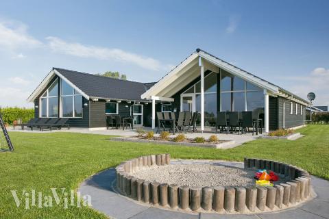 In schöner Lage in der Nähe von Råbylille Strand bietet dieses Poolhaus. Møn ist für seine kinderfreundlichen Sandstrände, wunderbare Naturerlebnisse und gemütliche Geschäfte und Restaurants bekannt.