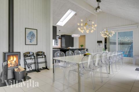 Aufenthaltsraum mit Platz für 20 im Luxusferienhaus Nr. 365.