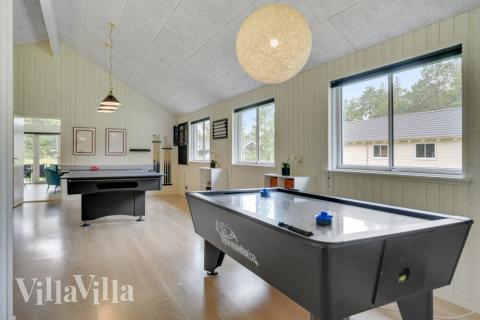 Neben den vielen schönen Stunden, die man im Poolbereich des Hauses verbringen kann, bietet das Luxusferienhaus 365 auch Spielevergnügen bei Billard/Tischtennis und Darts