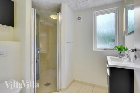 Im Luxusferienhaus Nr. 365 für 20 Personen gibt es Bad mit Dusche.