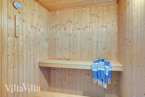 Genießen Sie die heiße Sauna im Luxusferienhaus Nr. 365 für 20 Personen