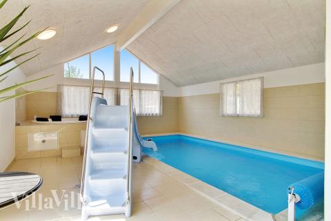 Der schicke Pool im Luxusferienhaus Nr. 370 für 20 Personen