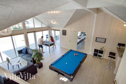 Neben den vielen schönen Stunden, die man im Poolbereich des Hauses verbringen kann, bietet das Luxusferienhaus 370 auch Spielevergnügen bei Billard/Tischtennis und Darts