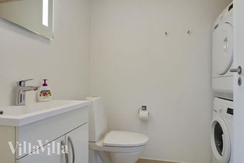 Eines der Badezimmer im Luxusferienhaus Nr. 370