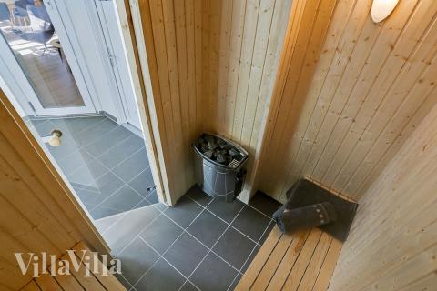 Genießen Sie die heiße Sauna im Luxusferienhaus Nr. 369 für 20 Personen