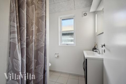 Eines der Badezimmer im Luxusferienhaus Nr. 371