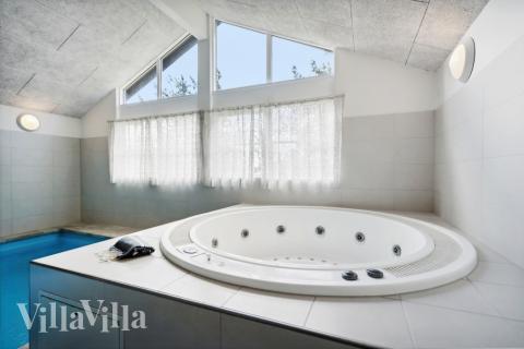 Genießen Sie den warmen Whirlpool im Luxusferienhaus Nr. 371 in Westjütland