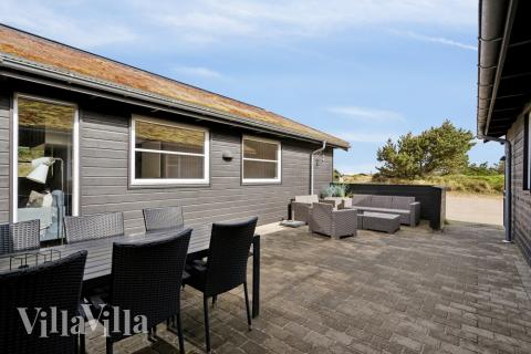 Auf der Terrasse des Ferienhauses Nr. 371 ist Platz für 21 Personen.