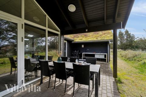 Genießen Sie einen Grillabend auf der Terrasse des Luxusferienhauses Nr. 371 in Westjütland