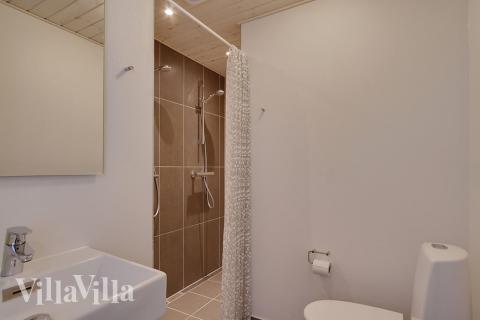 Eines der Badezimmer im Luxusferienhaus Nr. 372