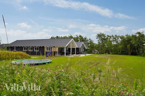 Schönes Poolhaus für 18 Personen in guter Lage im beliebten Ferienort Blaavand.  