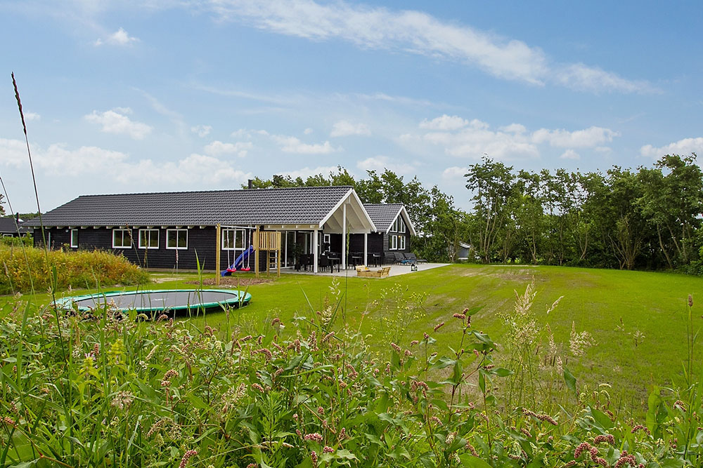 Schönes Poolhaus für 18 Personen in guter Lage im beliebten Ferienort Blaavand.  