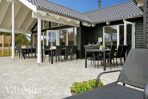 Das Luxusferienhaus Nr. 372 hat eine tolle Terrasse, die mit hochwertigen Gartenmöbeln für 18 Personen ausgestattet ist.