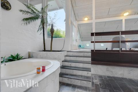 Das Luxusferienhaus Nr. 373 bietet u. a. einen tollen Whirlpool