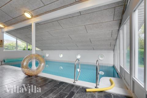 Der schicke Pool im Luxusferienhaus Nr. 373 für 20 Personen