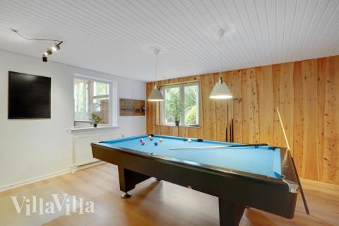 Neben den vielen schönen Stunden, die man im Poolbereich des Hauses verbringen kann, bietet das Luxusferienhaus 373 auch Spielevergnügen bei Billard/Tischtennis und Darts