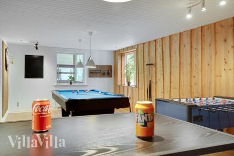 Aktivitätsraum im Luxusferienhaus Nr. 373 mit 7 Schlafzimmern und Platz für 20 Gäste.