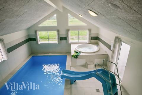 Der schicke Pool im Luxusferienhaus Nr. 376 für 22 Personen