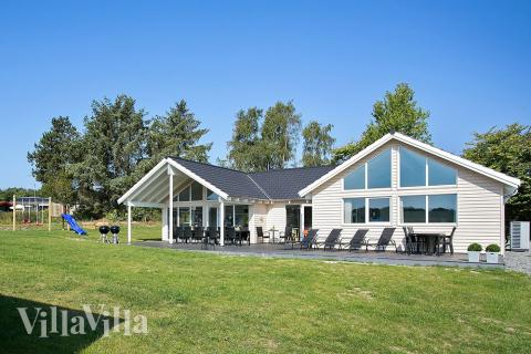 Das Luxusferienhaus Nr. 379 hat eine tolle Terrasse, die mit hochwertigen Gartenmöbeln für 18 Personen ausgestattet ist.