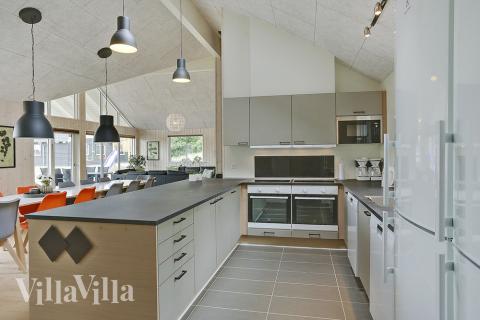 Die Küche in dem Luxusferienhaus Nr. 379 ist so gut ausgestattet, dass man problemlos Mahlzeiten für 18 Personen zubereiten kann.