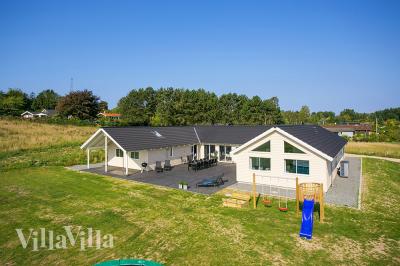 Ferienhaus mit Pool, Billard, Dart und Platz für 24 Gäste in Vejby Strand in der Nähe von Kronborg und Kopenhagen.