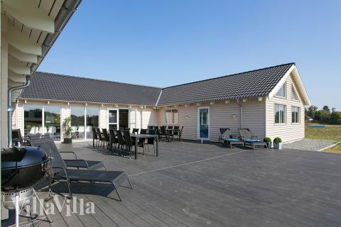 Genießen Sie einen Grillabend auf der Terrasse des Luxusferienhauses Nr. 375 in Nordseeland