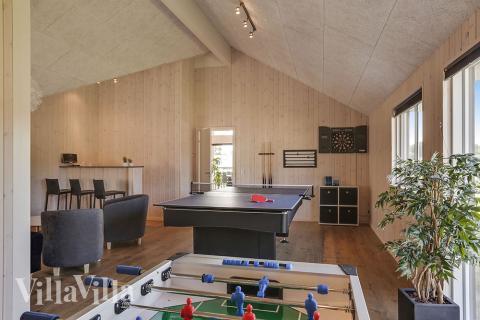 Aktivitätsraum im Luxusferienhaus Nr. 377 mit 7 Schlafzimmern und Platz für 18 Gäste.