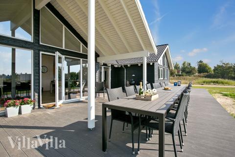 Genießen Sie einen Grillabend auf der Terrasse des Luxusferienhauses Nr. 377 in Nordseeland