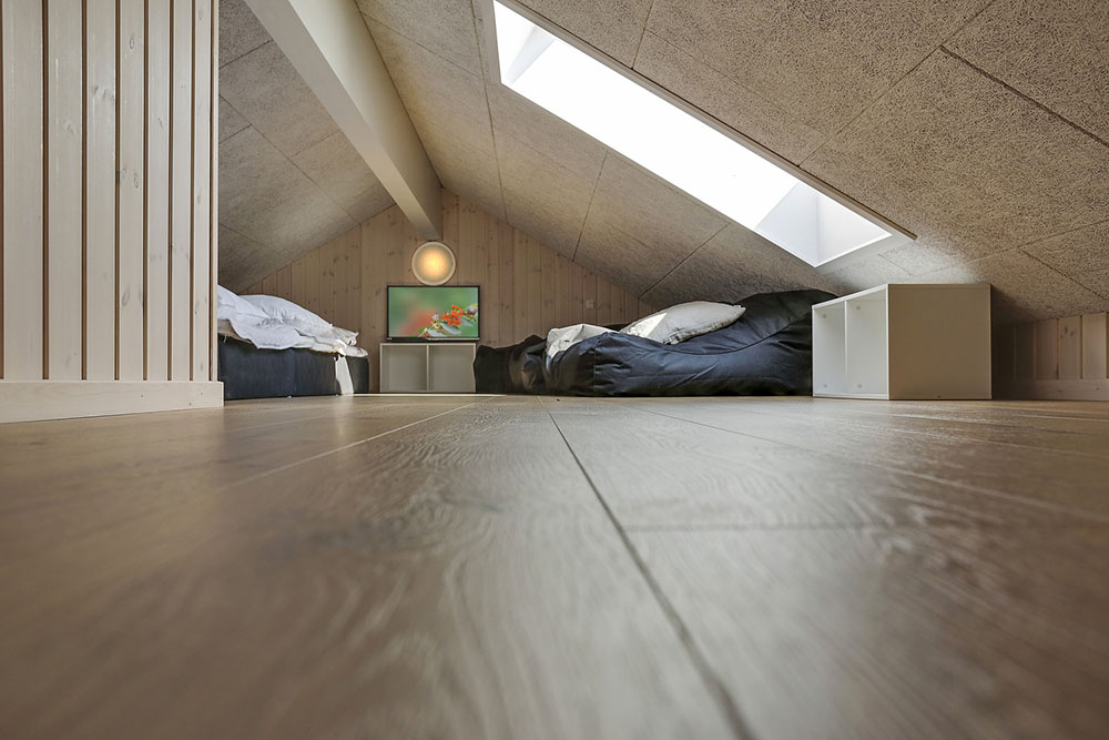 Einige der 18 Schlafgelegenheiten befinden sich im Luxusferienhaus Nr. 377 auf dem ausgebauten Dachboden