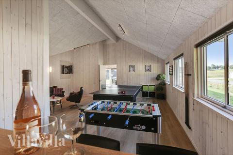 Das Luxusferienhaus 378 für 18 Personen hat einen großen Aktivitätsraum mit u. a. Billard und Darts