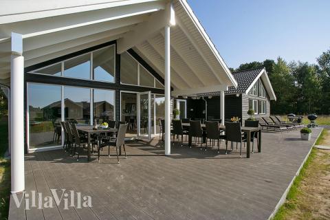 Das Luxusferienhaus Nr. 378 hat eine tolle Terrasse, die mit hochwertigen Gartenmöbeln für 18 Personen ausgestattet ist.