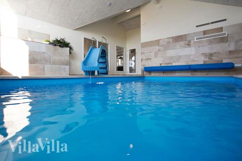 Der schicke Pool im Luxusferienhaus Nr. 378 für 18 Personen