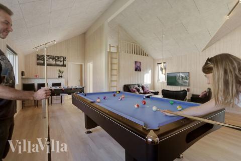 Neben den vielen schönen Stunden, die man im Poolbereich des Hauses verbringen kann, bietet das Luxusferienhaus 378 auch Spielevergnügen bei Billard/Tischtennis und Darts