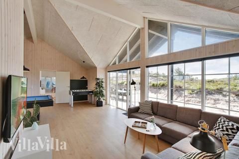 Das Luxusferienhaus 383 für 18 Personen hat einen großen Aktivitätsraum mit u. a. Billard und Darts