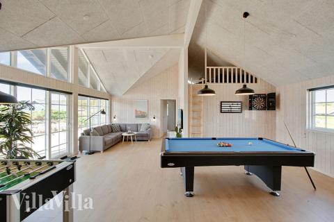 Neben den vielen schönen Stunden, die man im Poolbereich des Hauses verbringen kann, bietet das Luxusferienhaus 383 auch Spielevergnügen bei Billard/Tischtennis und Darts