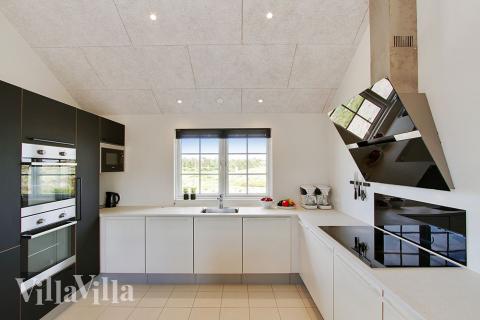 Die Küche in dem Luxusferienhaus Nr. 383 ist so gut ausgestattet, dass man problemlos Mahlzeiten für 18 Personen zubereiten kann.