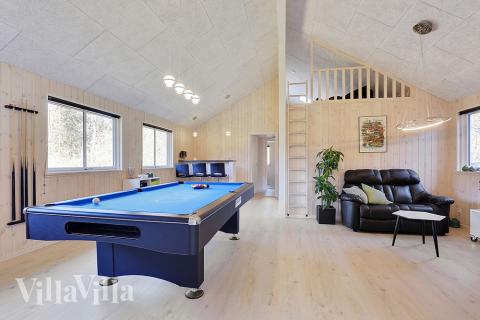 Neben den vielen schönen Stunden, die man im Poolbereich des Hauses verbringen kann, bietet das Luxusferienhaus 384 auch Spielevergnügen bei Billard/Tischtennis und Darts