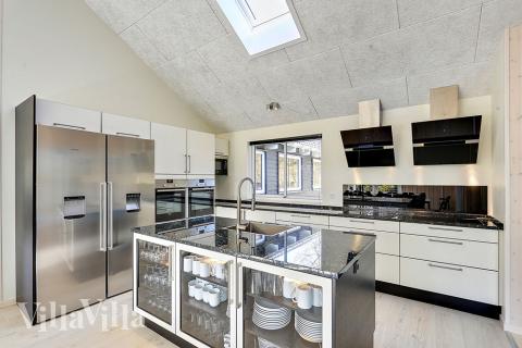 Die Küche in dem Luxusferienhaus Nr. 384 ist so gut ausgestattet, dass man problemlos Mahlzeiten für 20 Personen zubereiten kann.