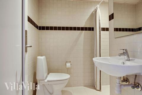 Eines der Badezimmer im Luxusferienhaus Nr. 386