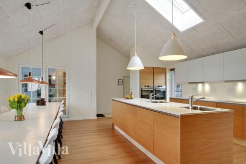 Die Küche in dem Luxusferienhaus Nr. 386 ist so gut ausgestattet, dass man problemlos Mahlzeiten für 18 Personen zubereiten kann.